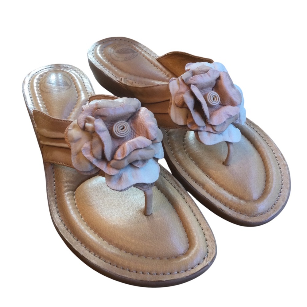 Nurture Women's Tan Leather Floral Flip Flop Sandal Size 9